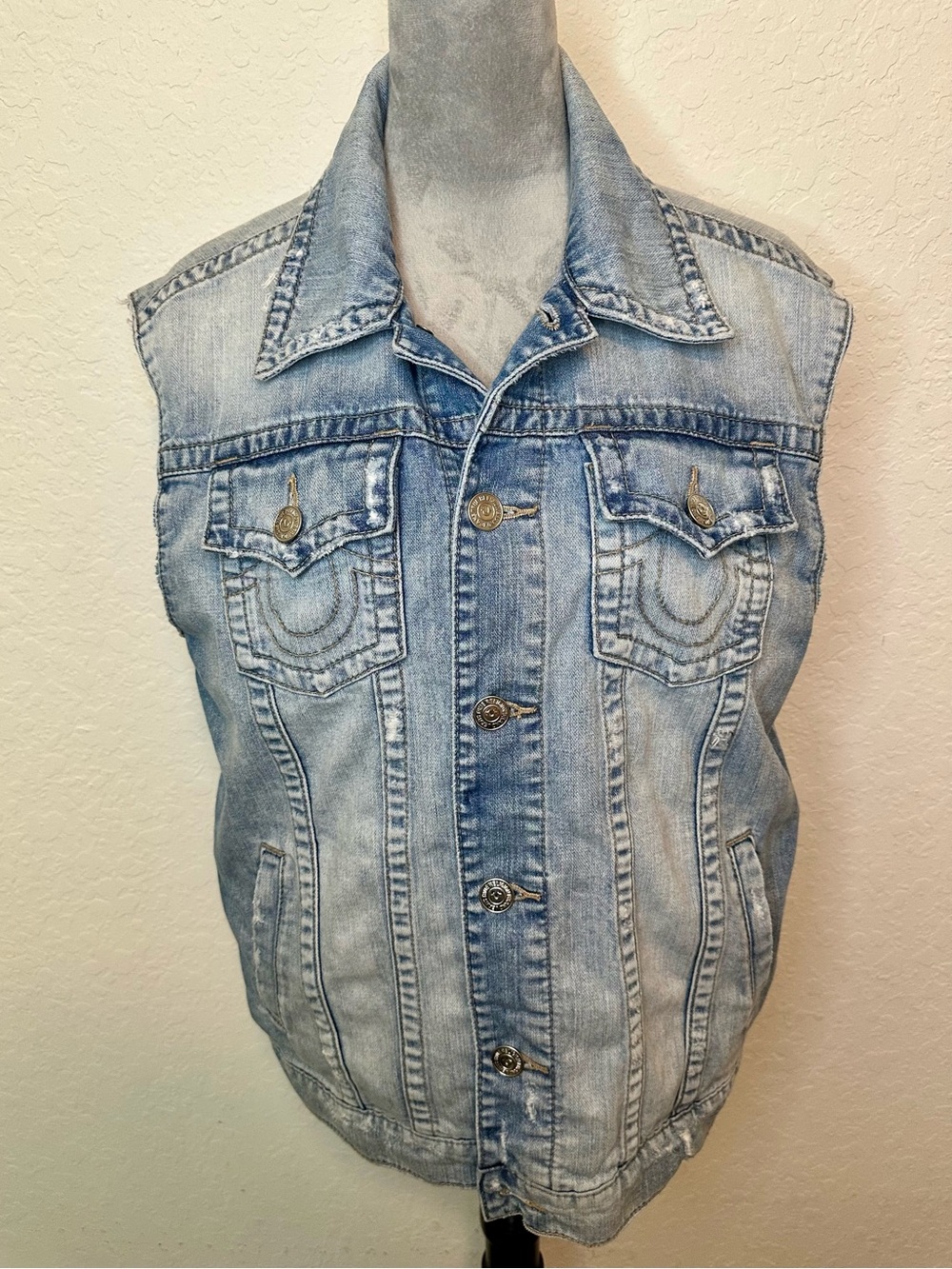 True Religion Denim Vest Distressed Cut Off Trucker Jacket Light Wash Women’s